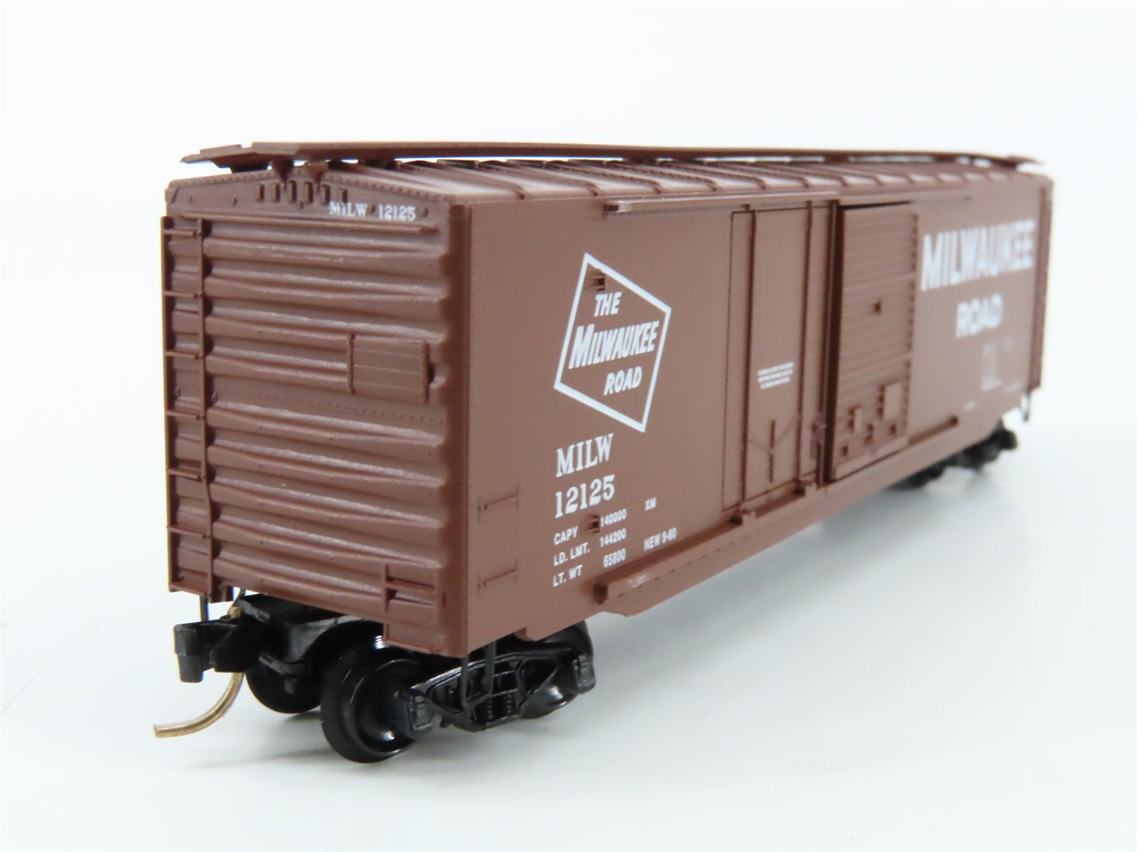N Scale Micro-Trains MTL 33100 MILW Milwaukee Road 50' Box Car 12125 RTR