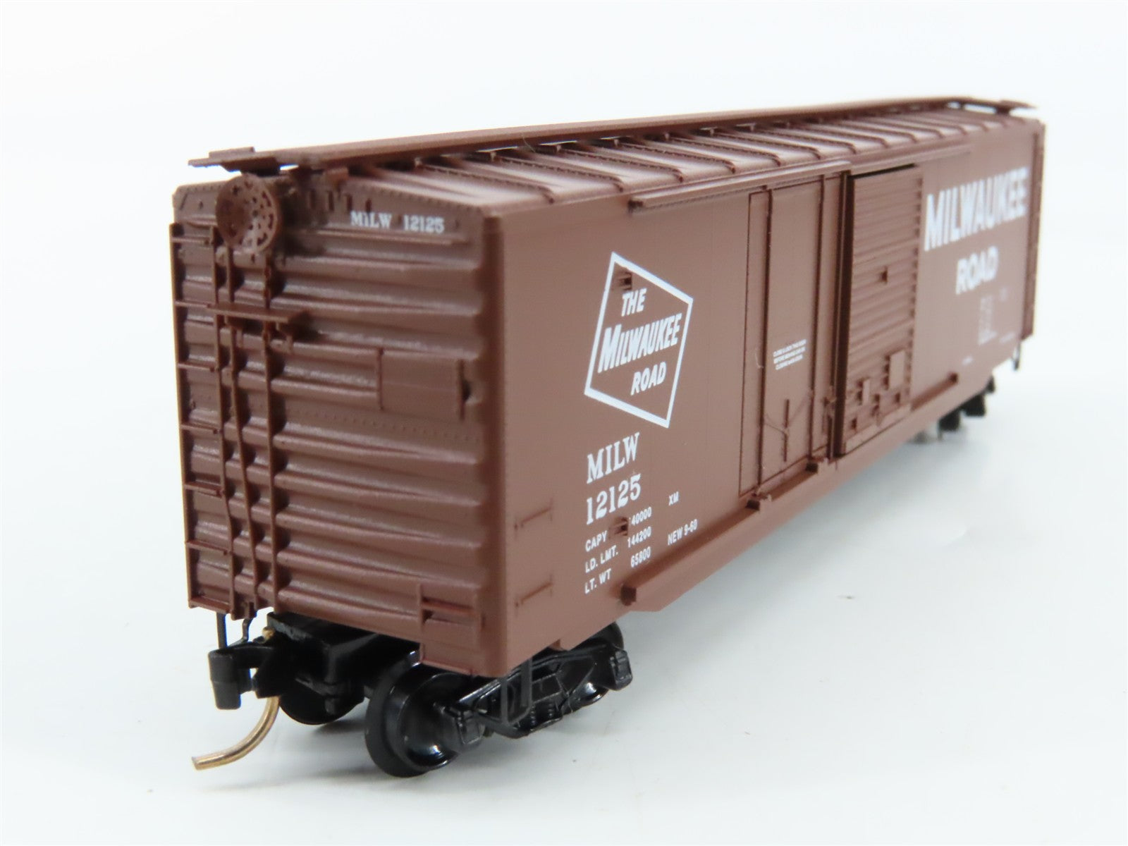 N Scale Micro-Trains MTL 33100 MILW Milwaukee Road 50' Box Car 12125 RTR