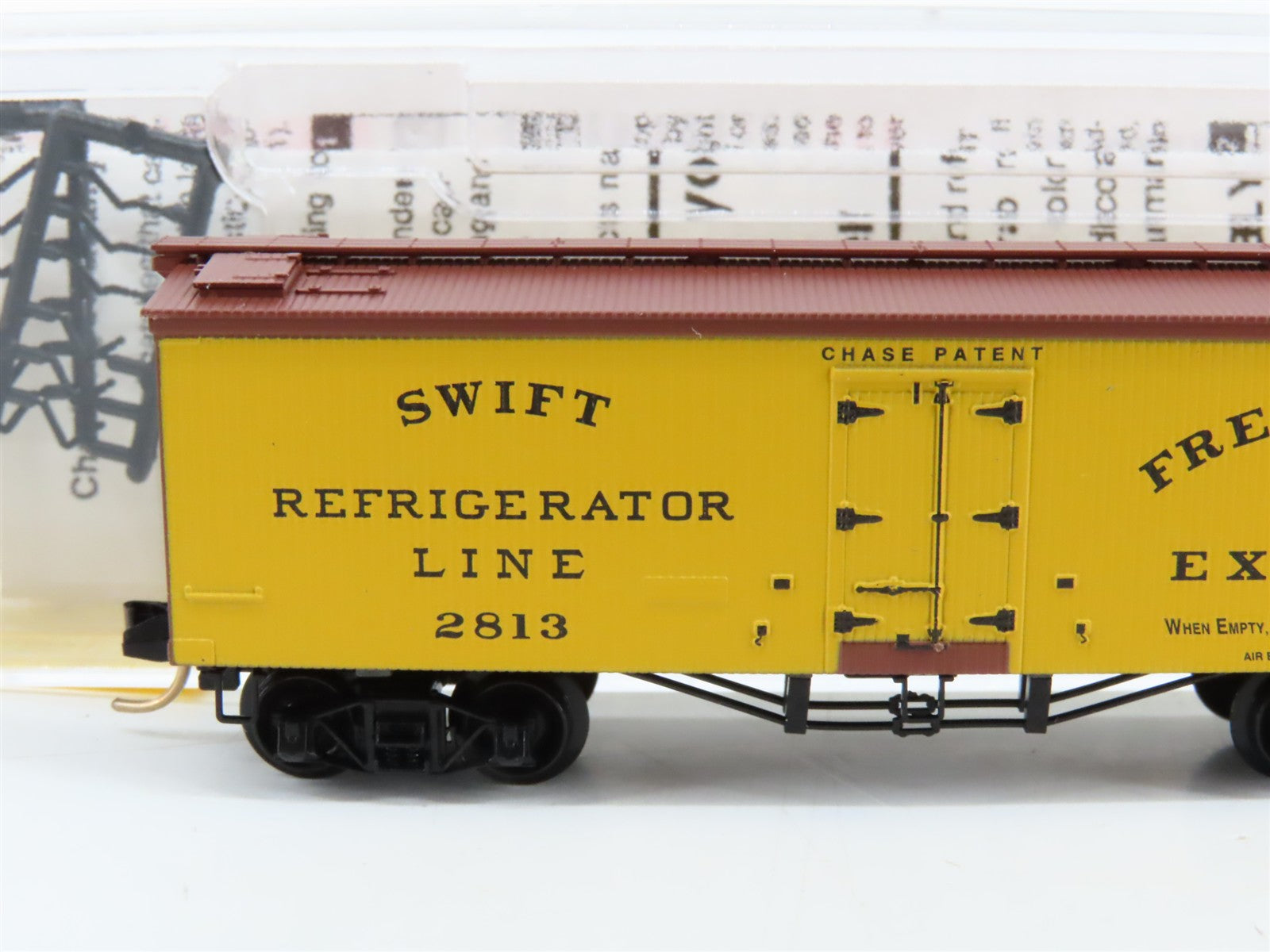 N Scale Micro-Trains MTL 58010 SRL Swift Refrigerator Line 36' Reefer 2813 RTR