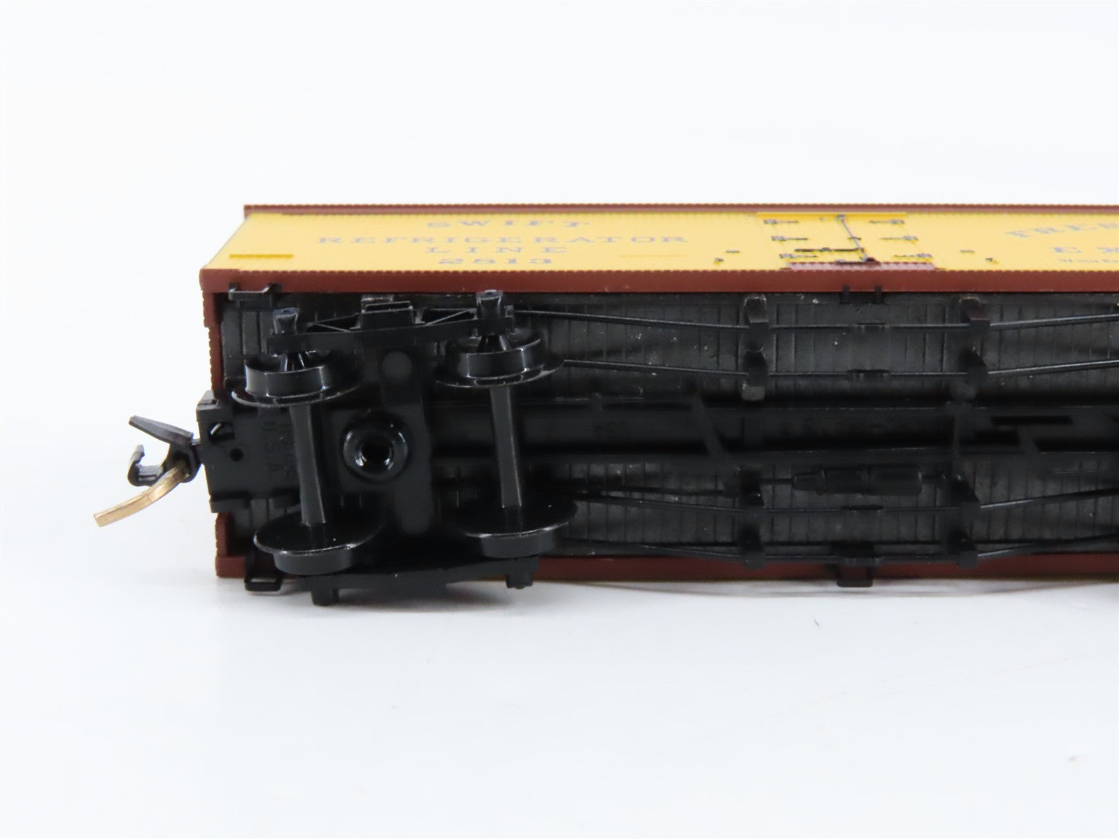 N Scale Micro-Trains MTL 58010 SRL Swift Refrigerator Line 36' Reefer 2813 RTR