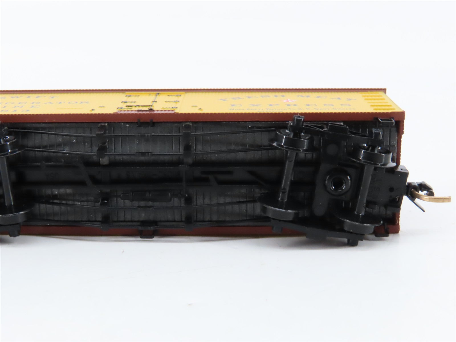 N Scale Micro-Trains MTL 58010 SRL Swift Refrigerator Line 36' Reefer 2813 RTR
