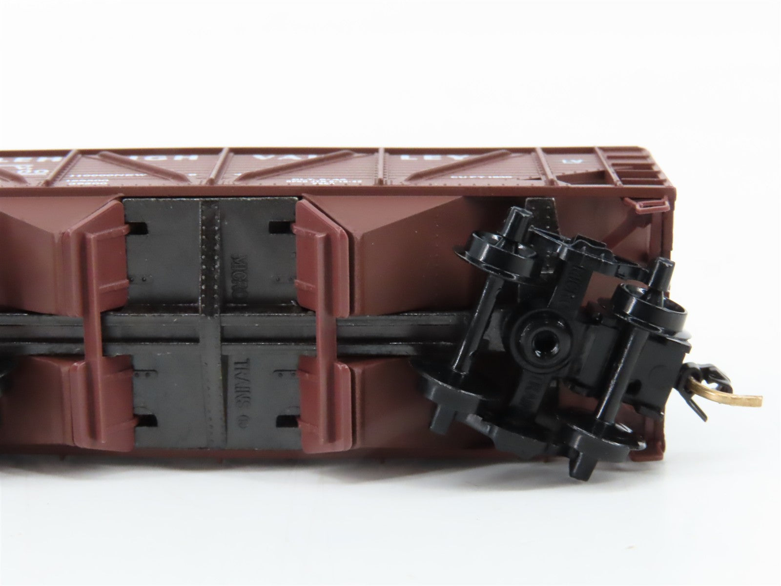 N Scale Micro-Trains MTL 57030 Lehigh Valley 33' 2-Bay Composite Side Hopper RTR