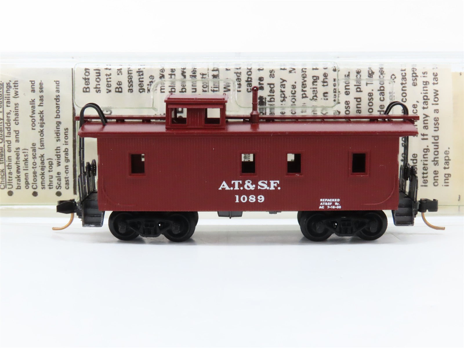 N Scale Micro-Trains MTL 50040 ATSF Santa Fe 34' Wood-Sheathed Caboose 1089 RTR