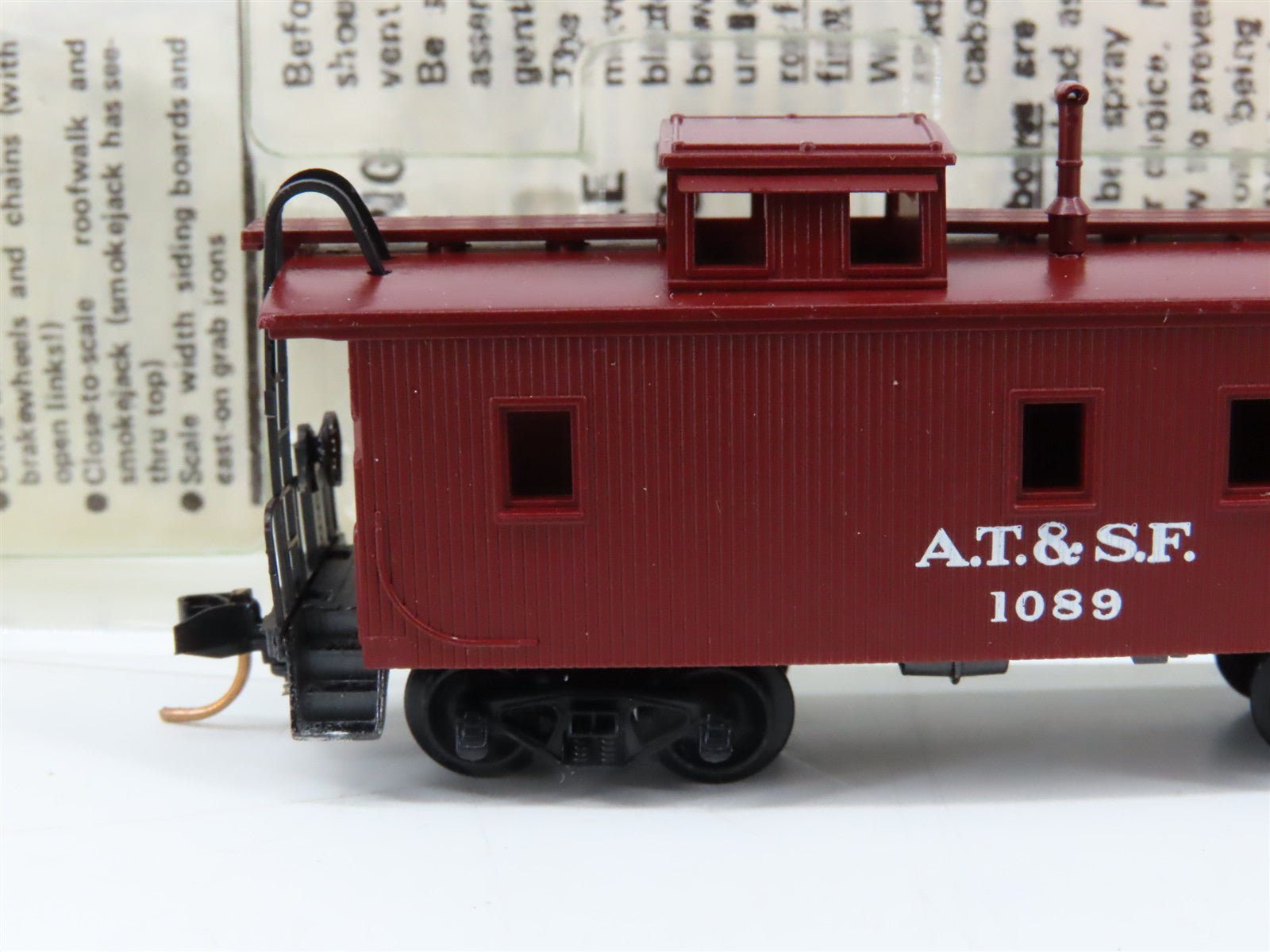 N Scale Micro-Trains MTL 50040 ATSF Santa Fe 34' Wood-Sheathed Caboose 1089 RTR