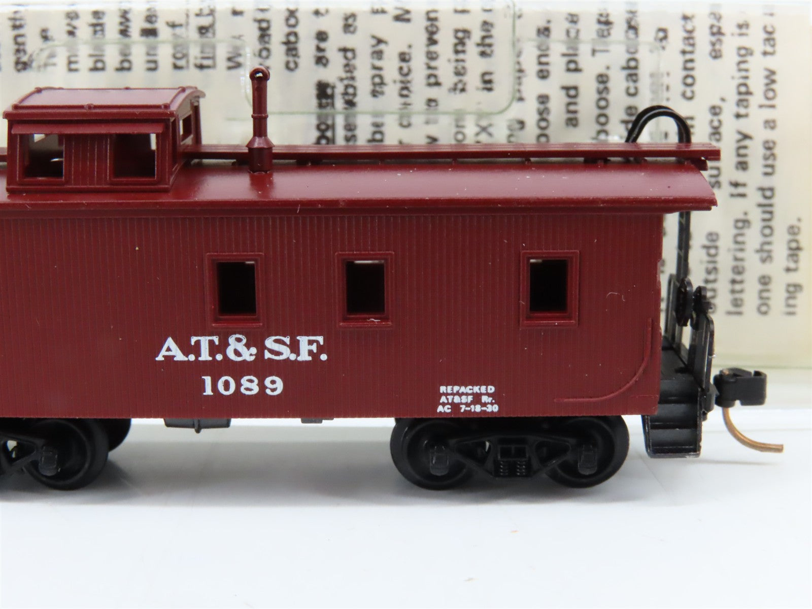 N Scale Micro-Trains MTL 50040 ATSF Santa Fe 34' Wood-Sheathed Caboose 1089 RTR