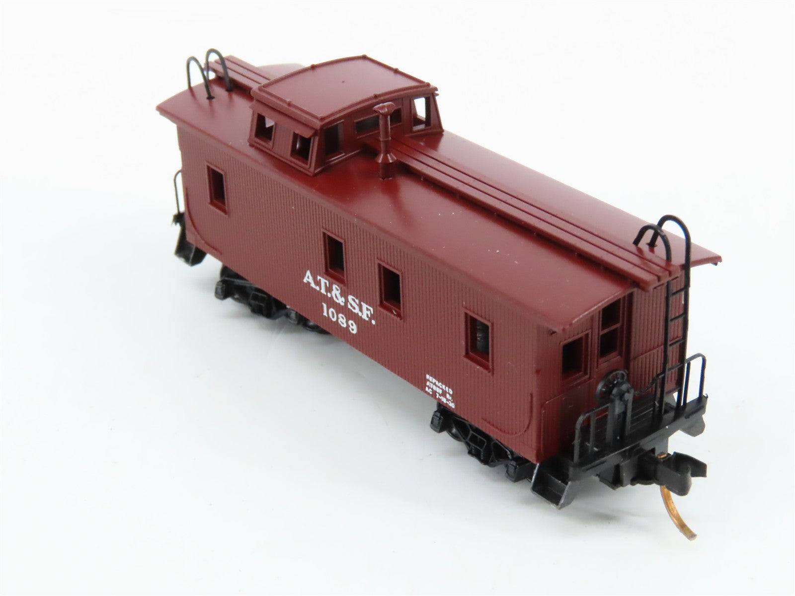 N Scale Micro-Trains MTL 50040 ATSF Santa Fe 34' Wood-Sheathed Caboose 1089 RTR