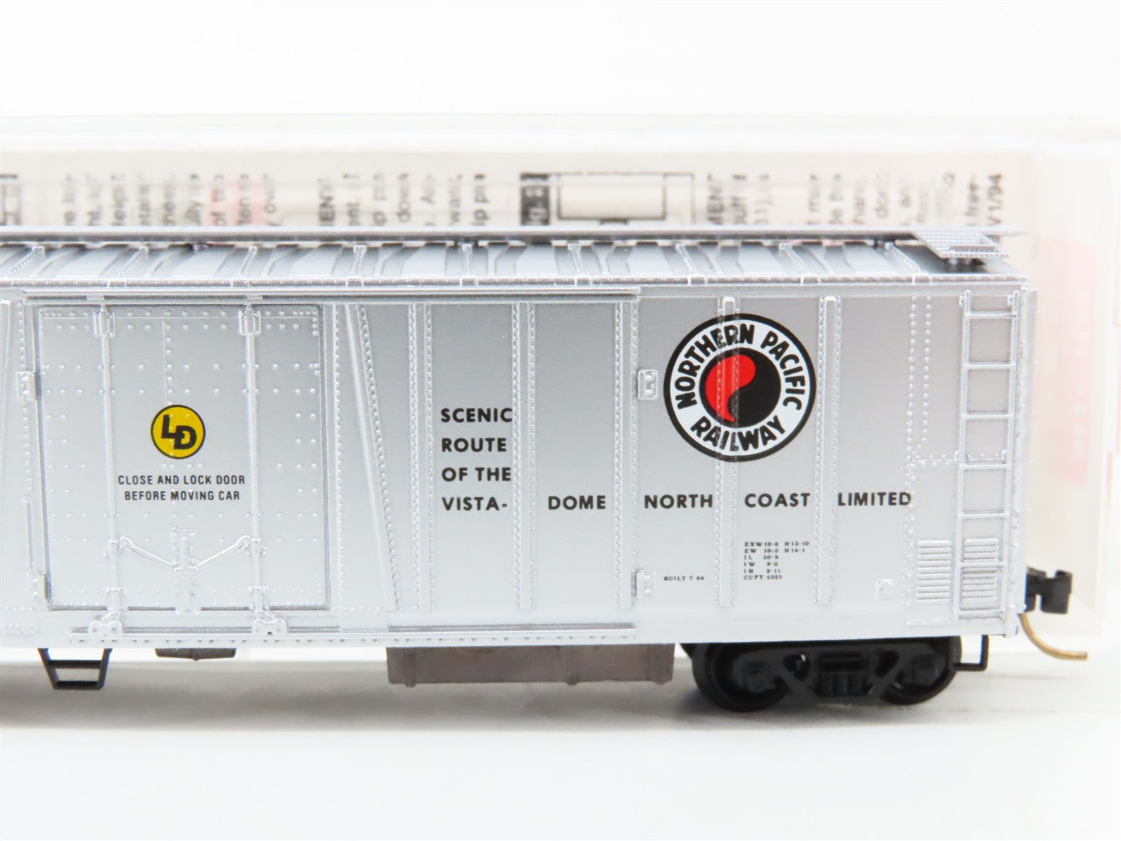 N Scale Micro-Trains MTL 70050 NPM Northern Pacific 51' Reefer 720 RTR