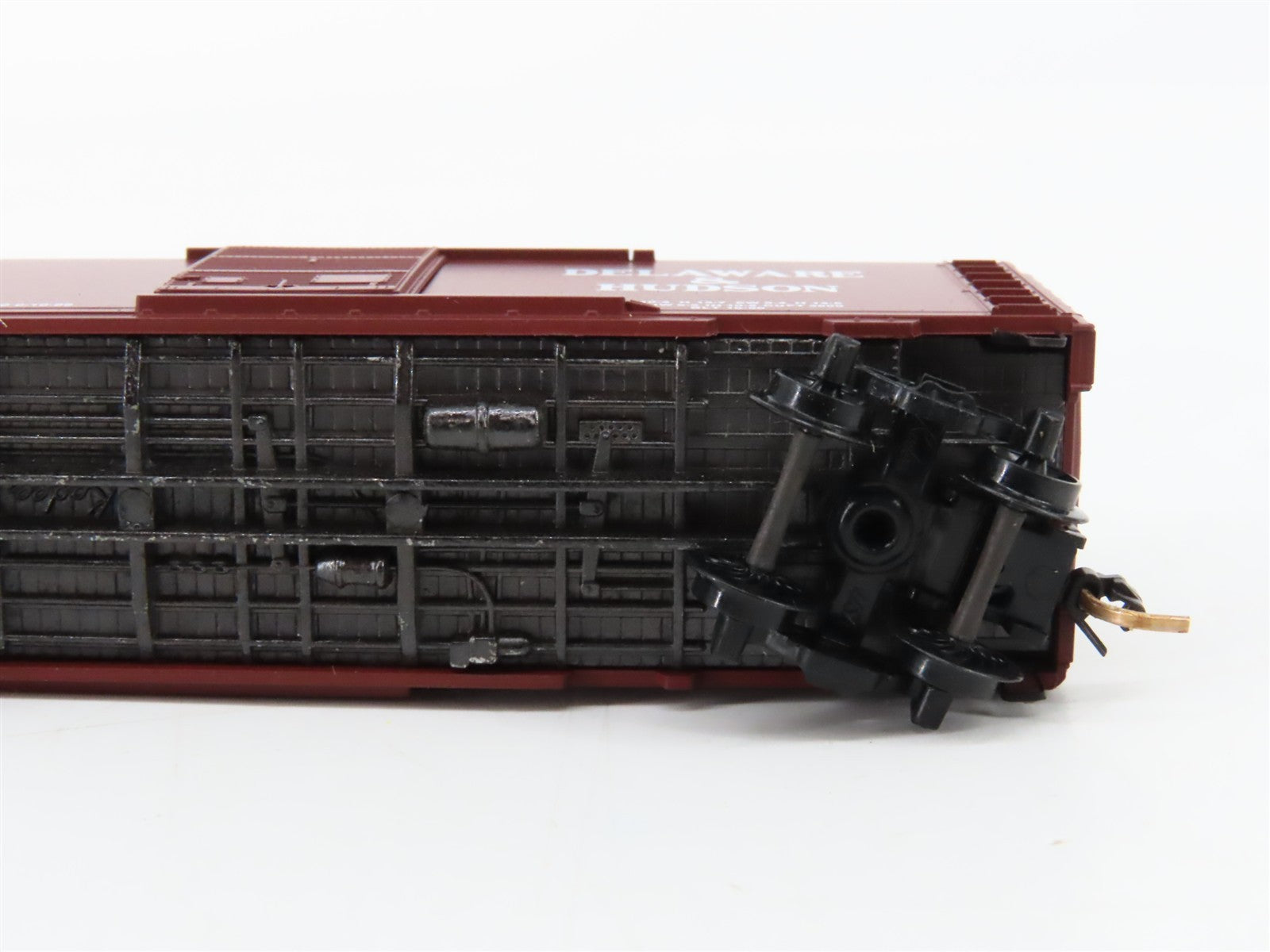 N Scale Kadee Micro-Trains MTL 20520 D&H Delaware & Hudson 40' Box Car 18452 RTR