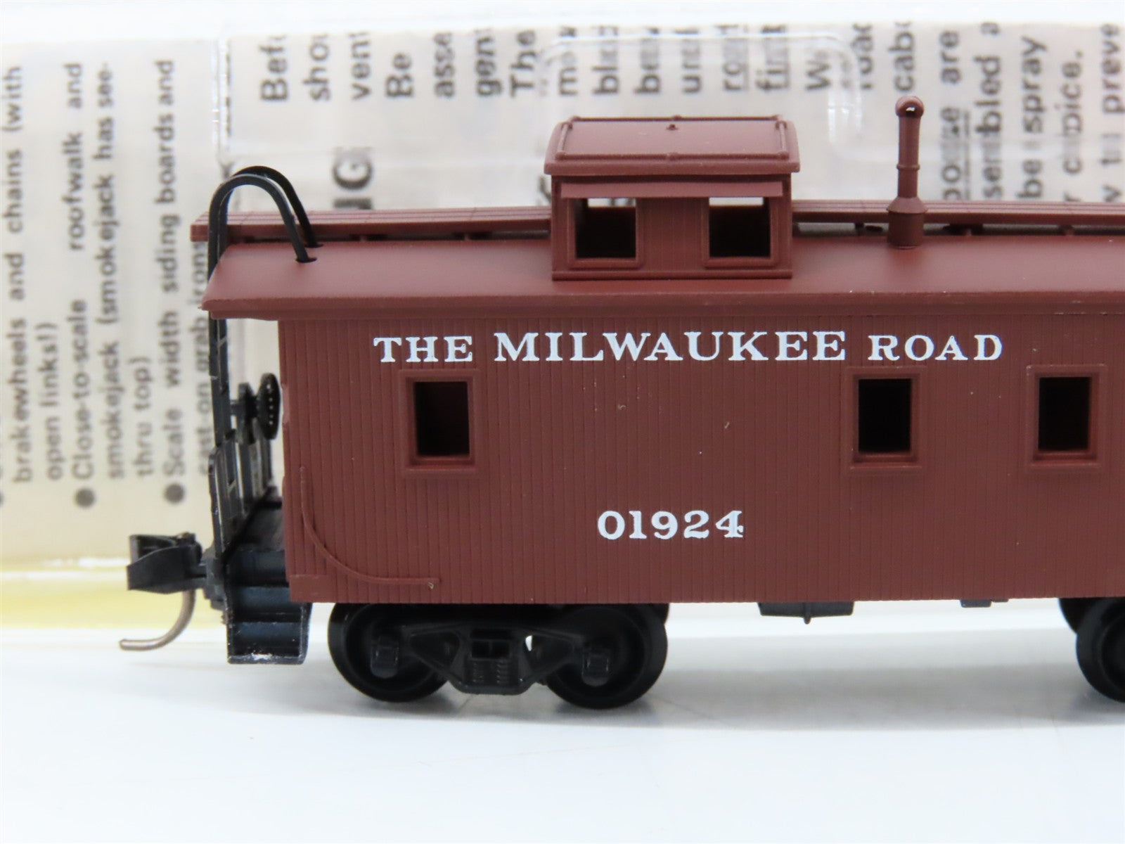 N Scale Micro-Trains MTL 50180 Milwaukee Road 34' Wood-Sheathed Caboose RTR