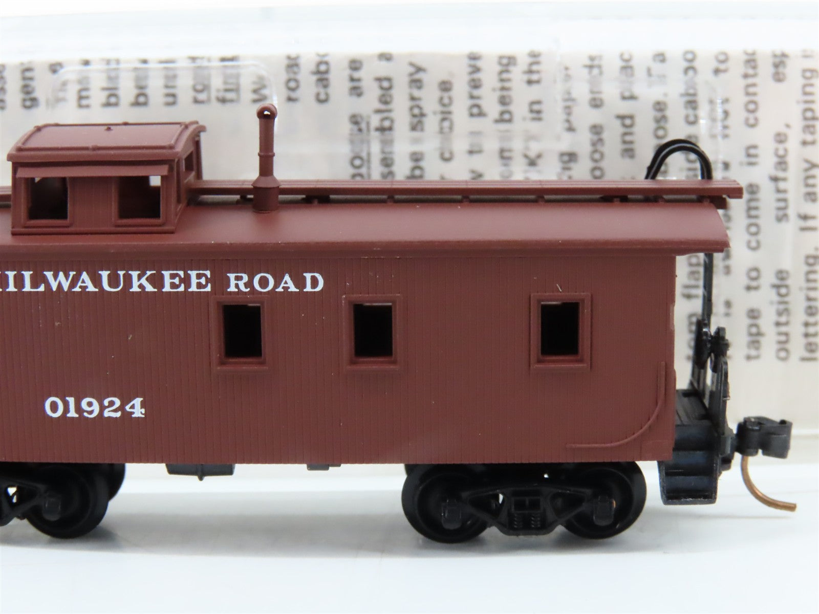 N Scale Micro-Trains MTL 50180 Milwaukee Road 34' Wood-Sheathed Caboose RTR