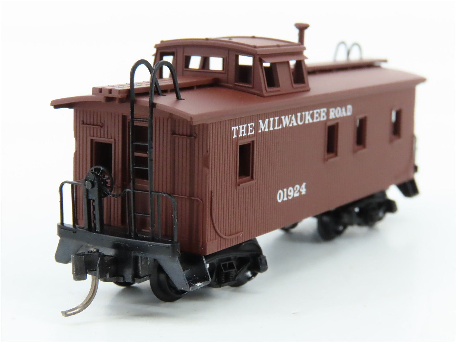 N Scale Micro-Trains MTL 50180 Milwaukee Road 34' Wood-Sheathed Caboose RTR