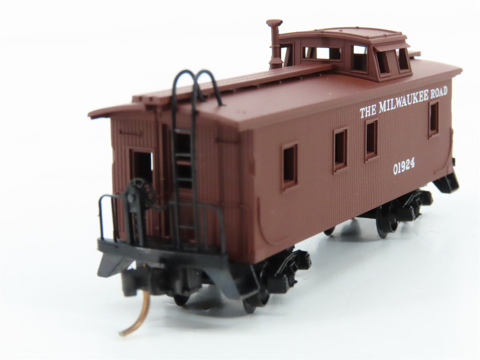 N Scale Micro-Trains MTL 50180 Milwaukee Road 34' Wood-Sheathed Caboose RTR