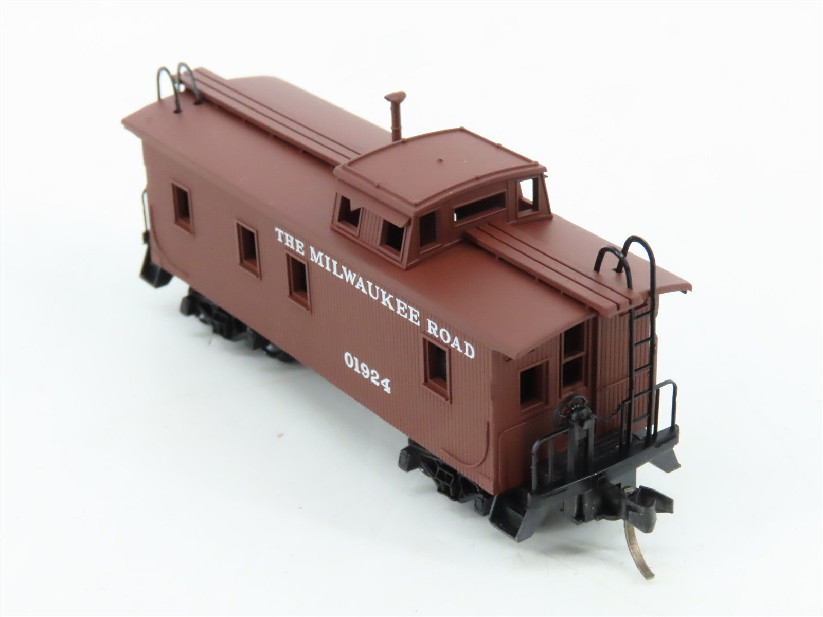 N Scale Micro-Trains MTL 50180 Milwaukee Road 34' Wood-Sheathed Caboose RTR