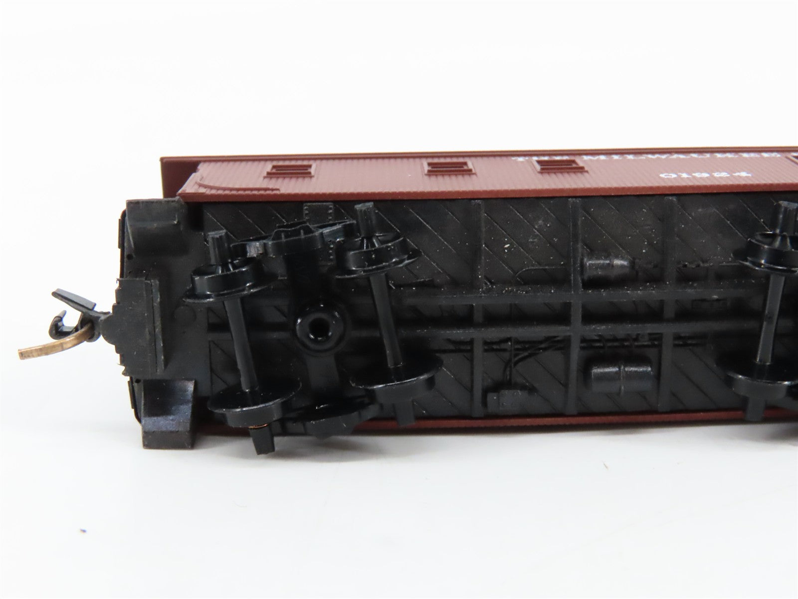 N Scale Micro-Trains MTL 50180 Milwaukee Road 34' Wood-Sheathed Caboose RTR