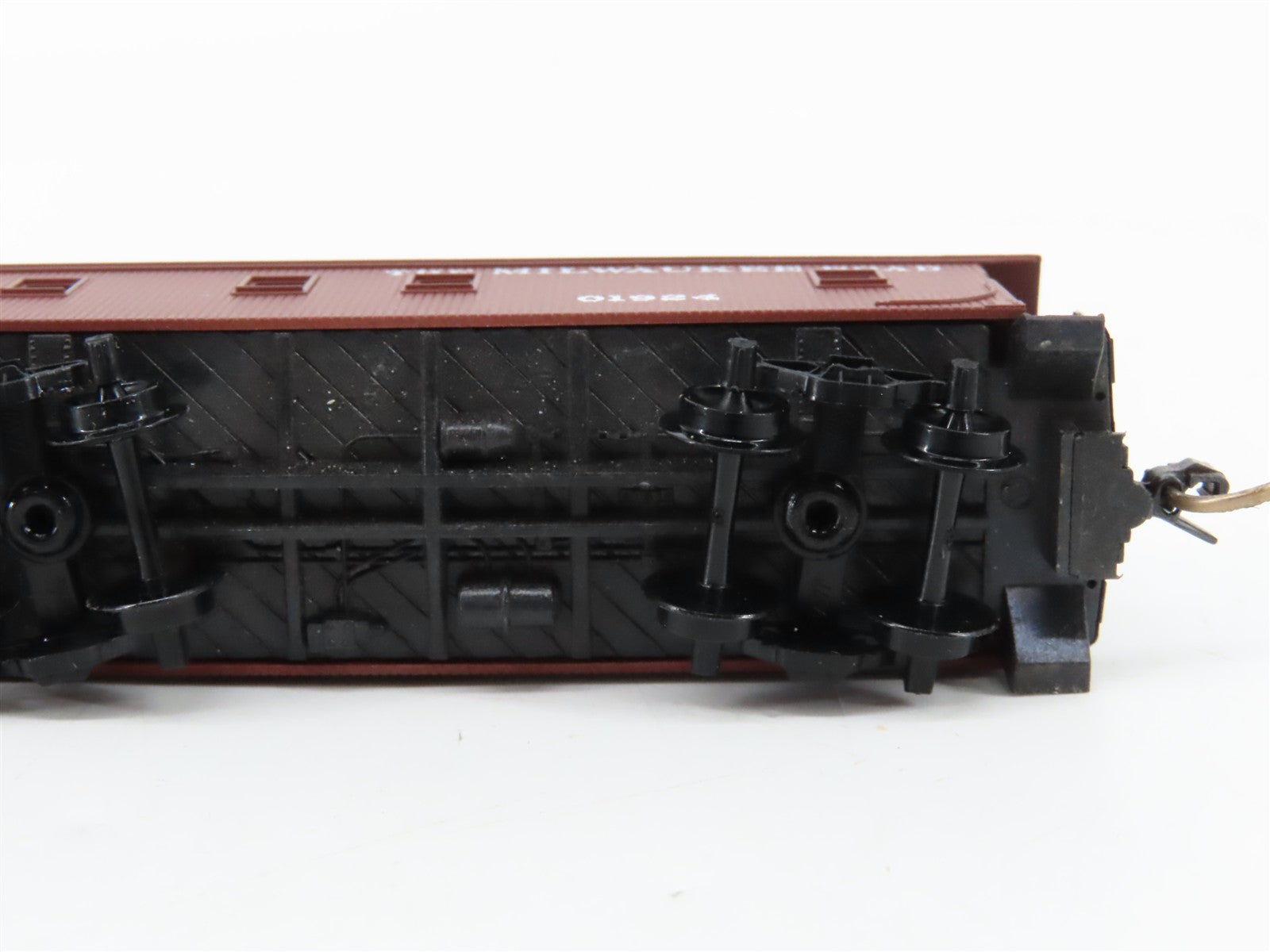 N Scale Micro-Trains MTL 50180 Milwaukee Road 34' Wood-Sheathed Caboose RTR