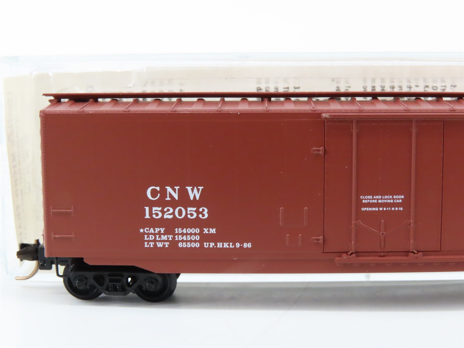 N Scale Micro-Trains MTL 32230 Chicago & North Western 50' Plug Door Box Car RTR