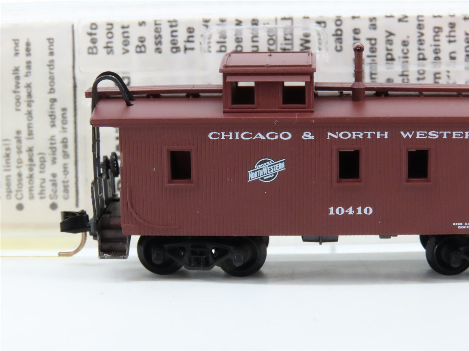 N Scale Micro-Trains MTL 50200 CNW Chicago & North Western 34' Caboose 10410 RTR