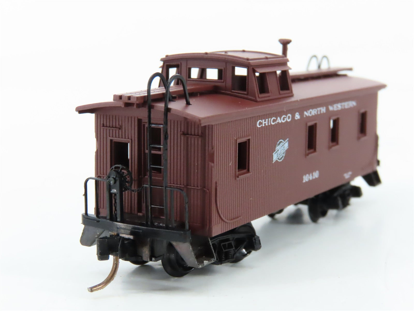 N Scale Micro-Trains MTL 50200 CNW Chicago & North Western 34' Caboose 10410 RTR