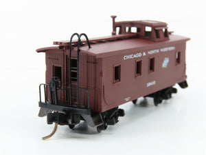 N Scale Micro-Trains MTL 50200 CNW Chicago & North Western 34' Caboose 10410 RTR