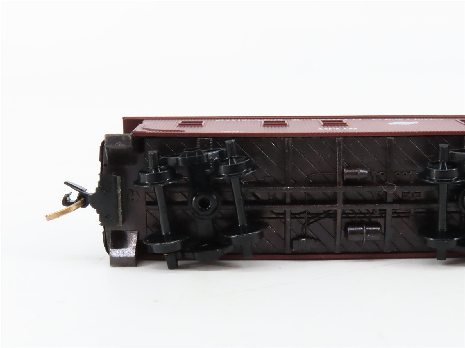 N Scale Micro-Trains MTL 50200 CNW Chicago & North Western 34' Caboose 10410 RTR