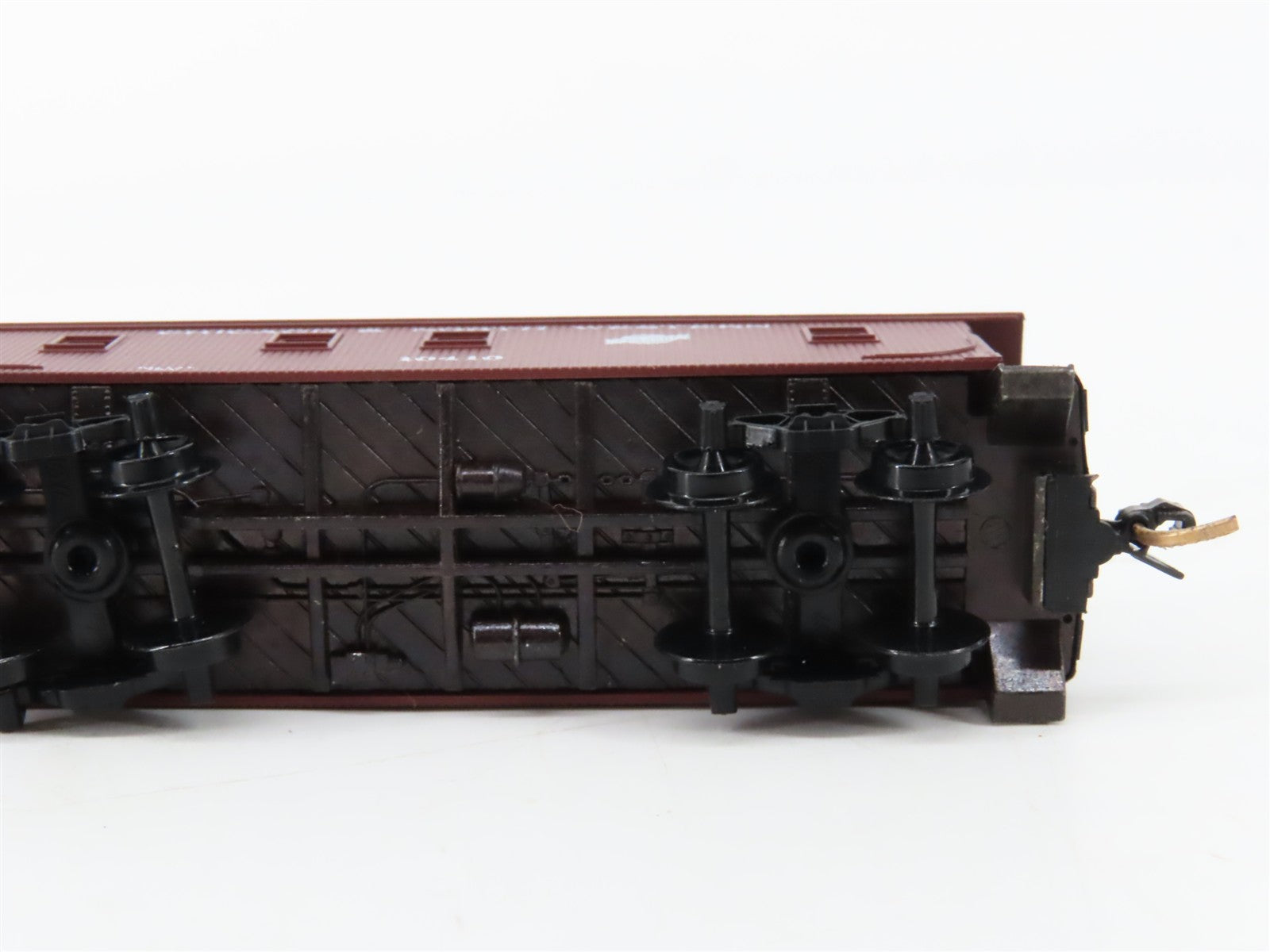 N Scale Micro-Trains MTL 50200 CNW Chicago & North Western 34' Caboose 10410 RTR