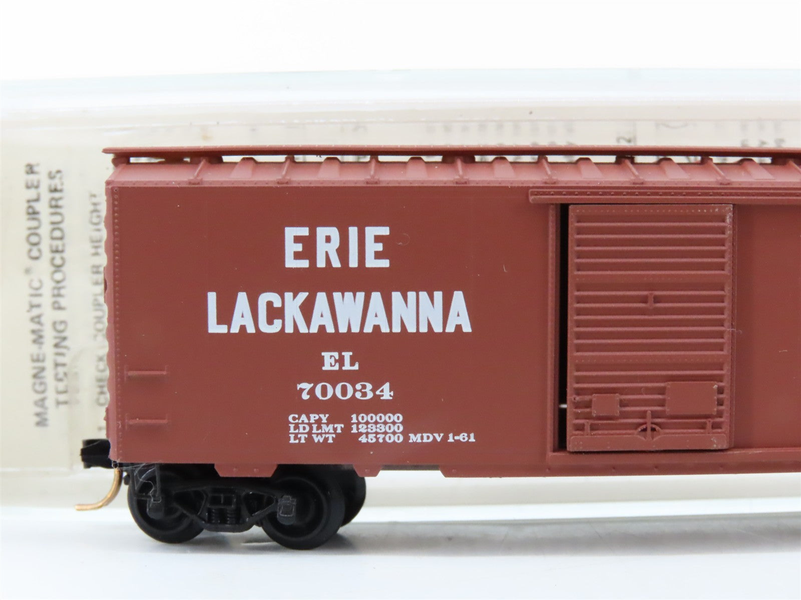 N Scale Micro-Trains MTL EL Erie Lackawanna 40' Box Car 70034 RTR