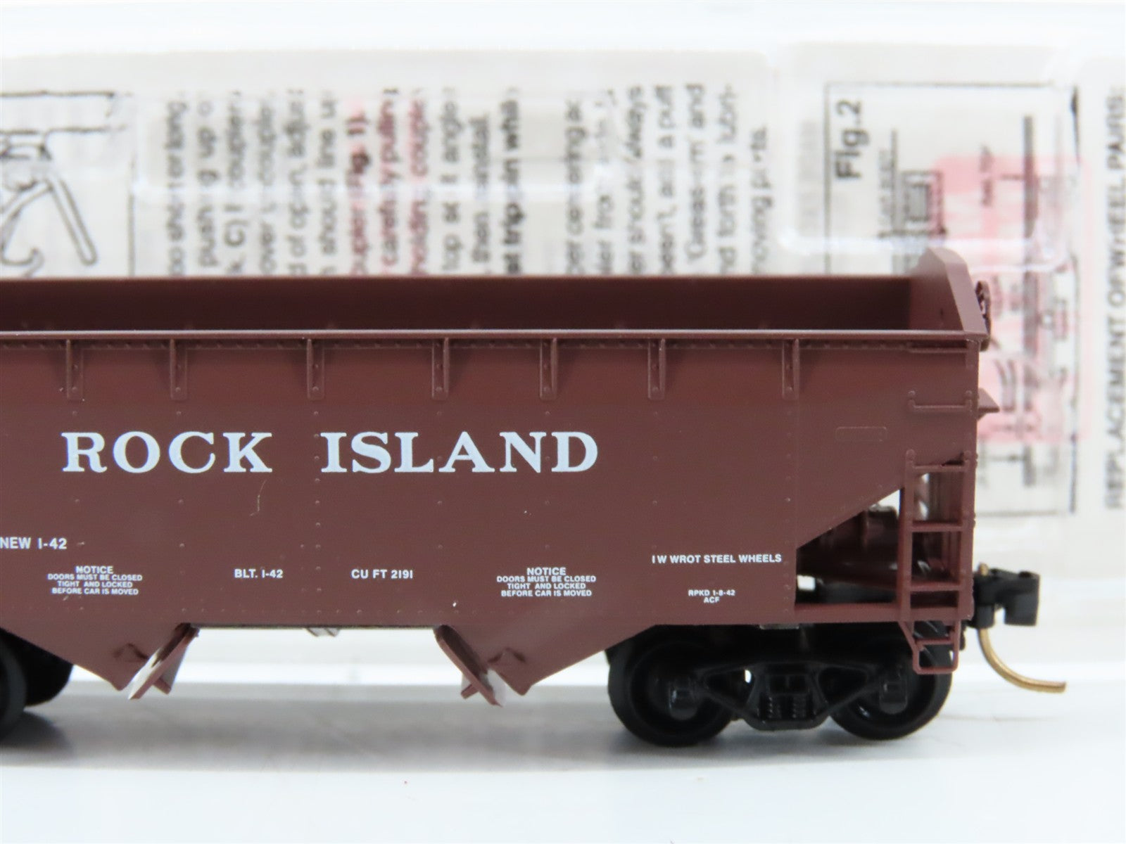 N Scale Micro-Trains MTL 90010 Rock Island 33' 2-Bay Hopper Factory Interior RTR