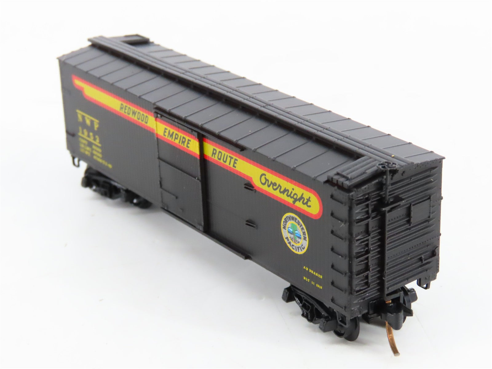 N Scale Micro-Trains MTL 39100 NWP Northwestern Pacific 40' Box Car 1953 RTR