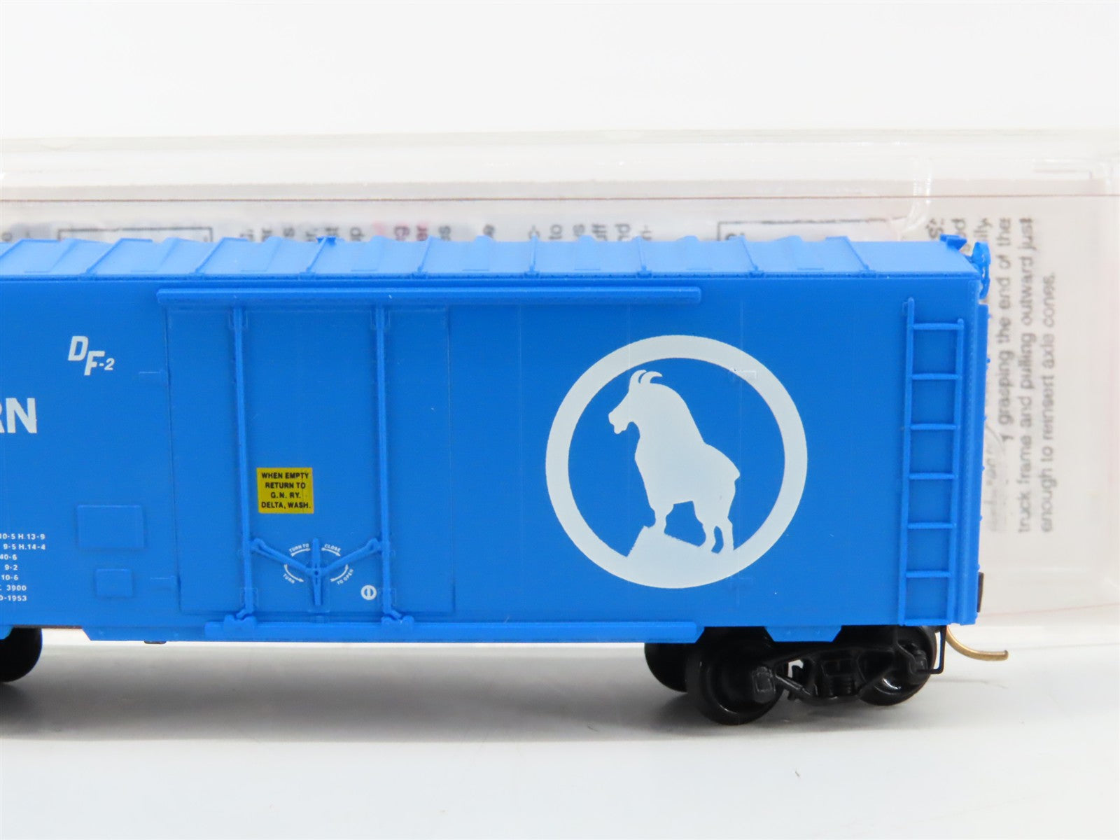 N Scale Micro-Trains MTL 74030 GN Great Northern 40' Box Car 6646 RTR