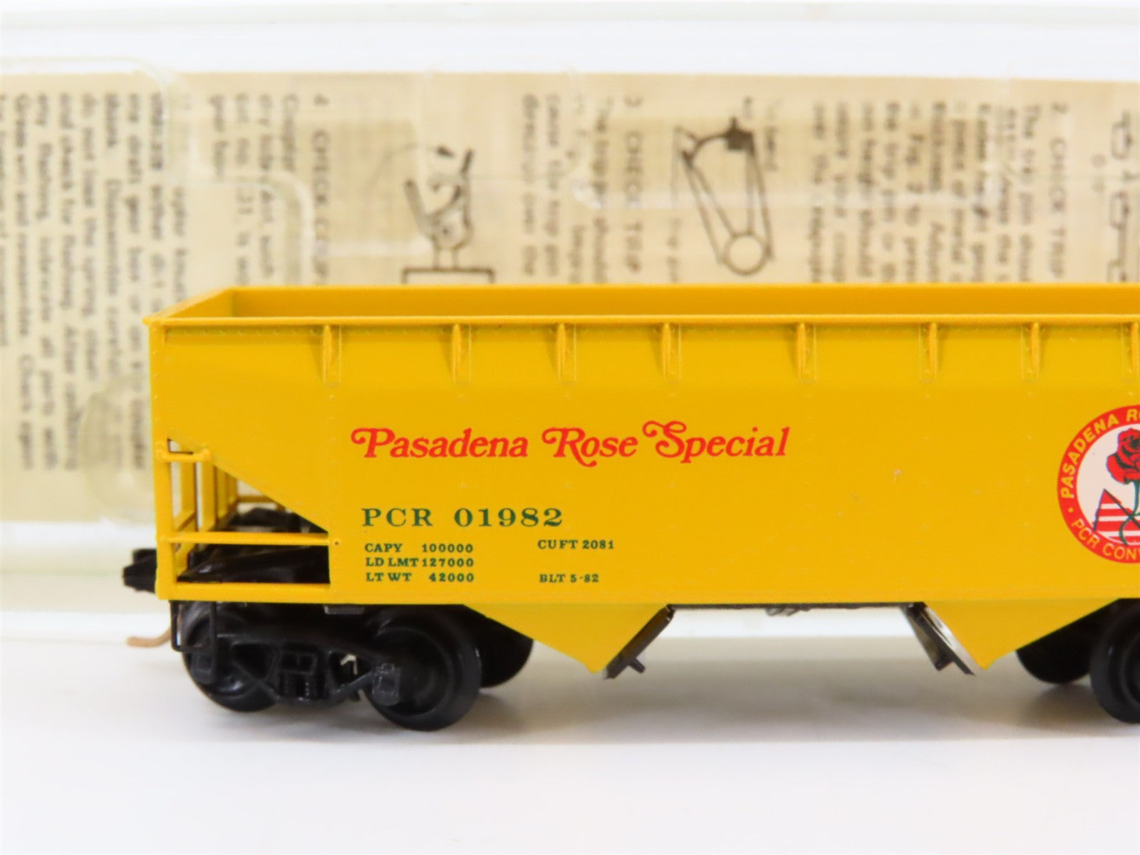 N Scale Micro-Trains MTL Pasadena Rose Special 2-Bay Hopper Factory Interior RTR