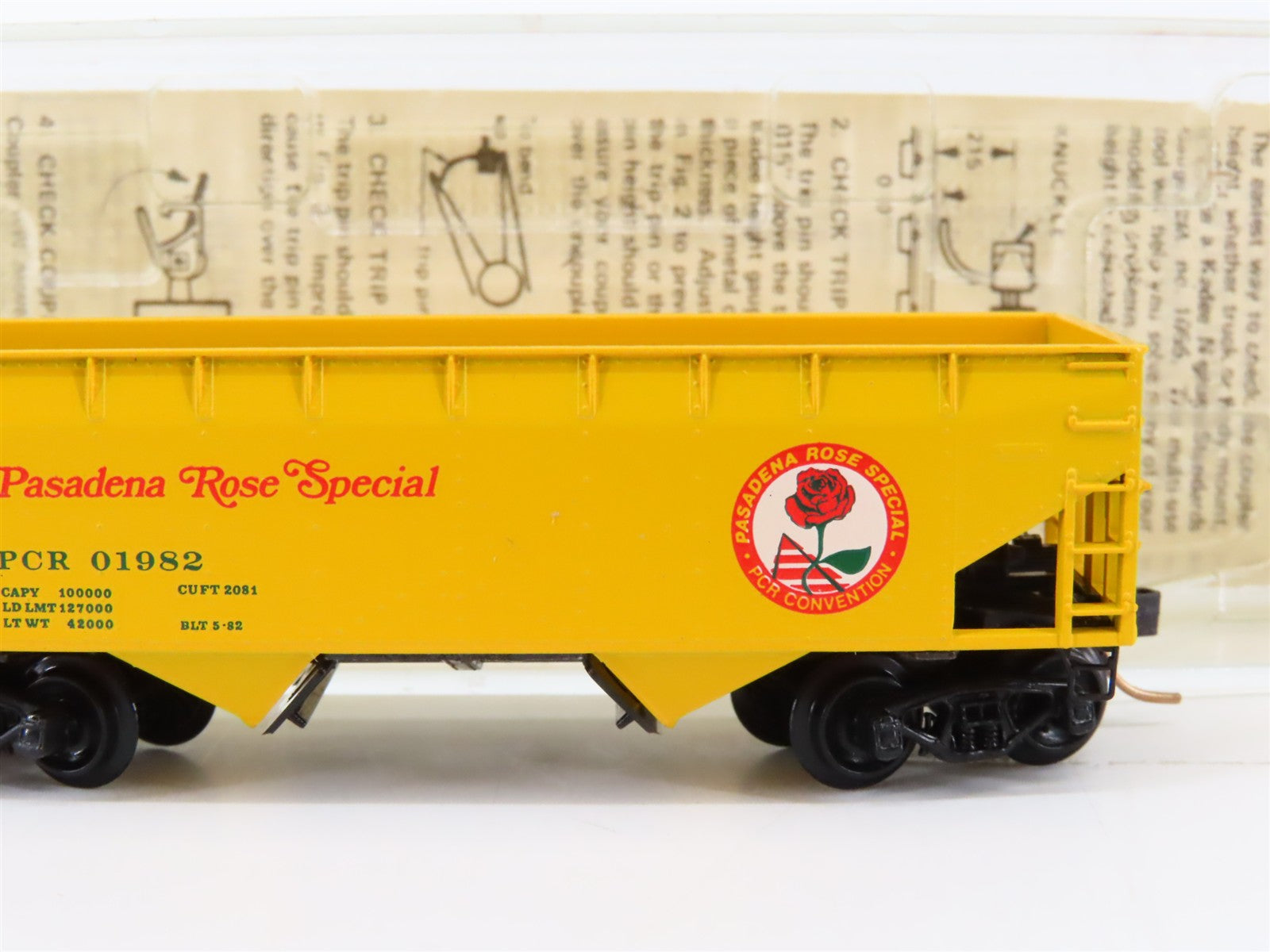 N Scale Micro-Trains MTL Pasadena Rose Special 2-Bay Hopper Factory Interior RTR
