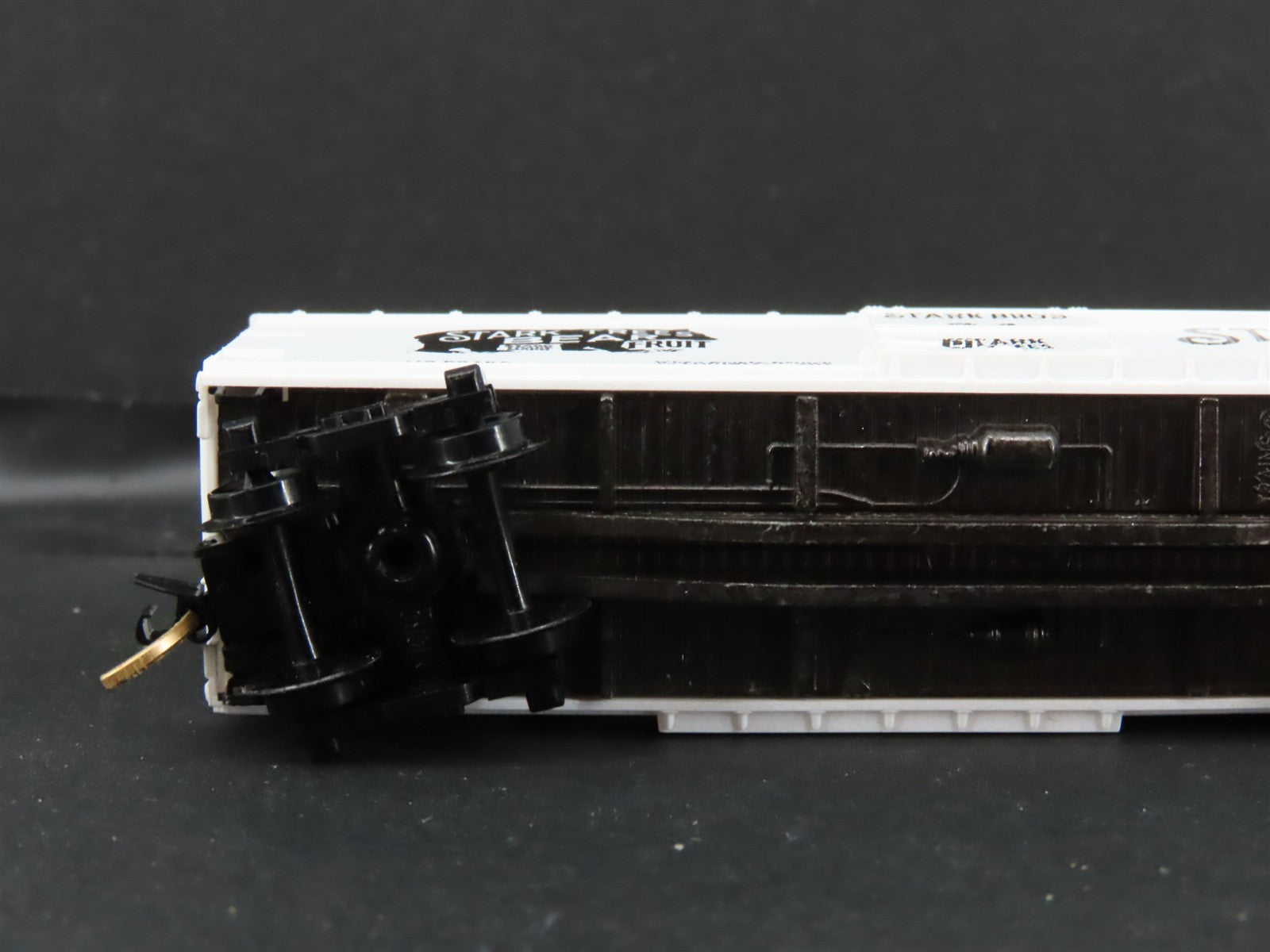 N Scale Micro-Trains MTL 42010 Stark Bro's 40' Double-Sheathed Wood Box Car RTR