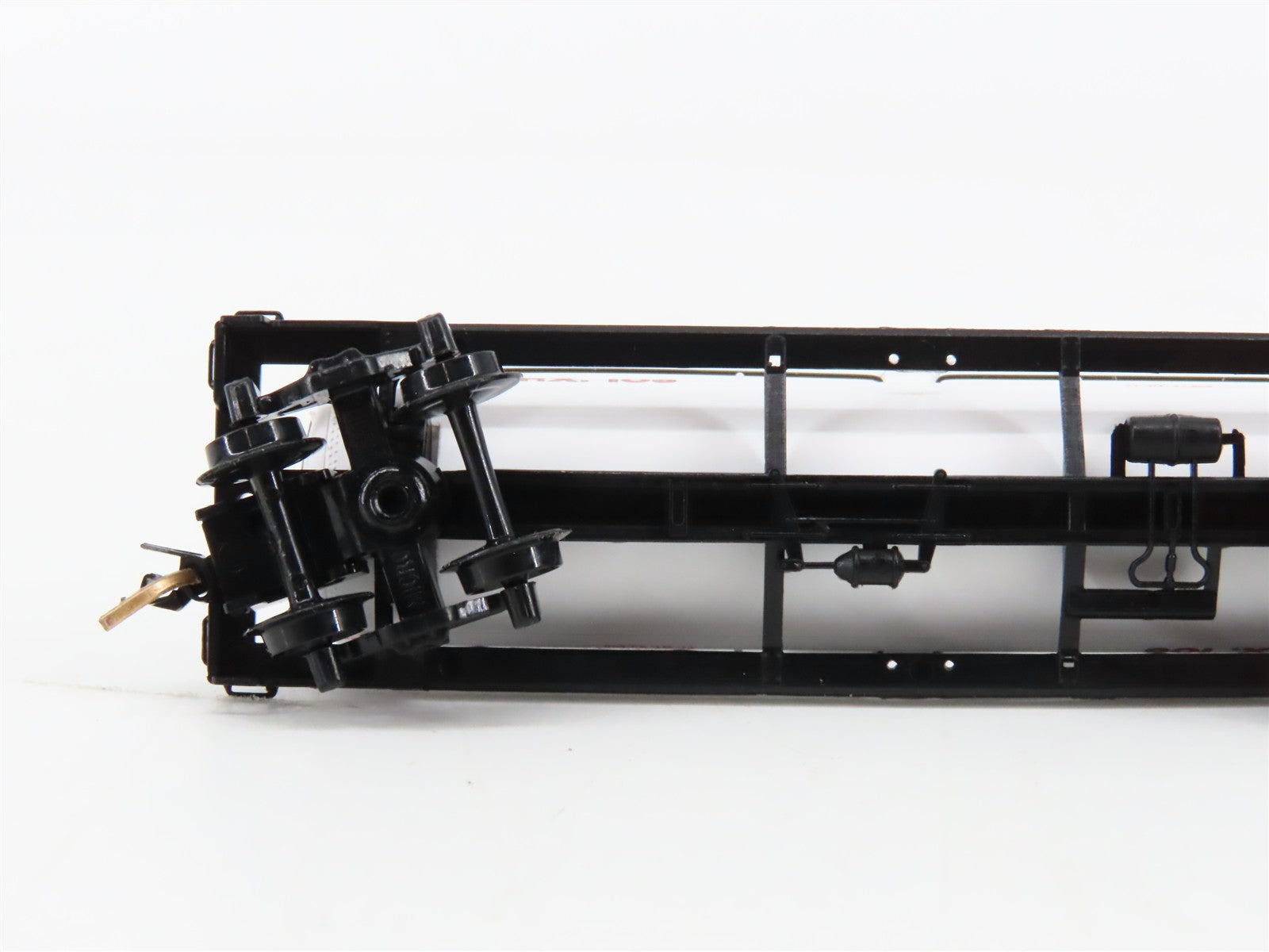N Scale Micro-Trains MTL 65420 Belcher Oil Co. 39' Single Dome Tank Car RTR