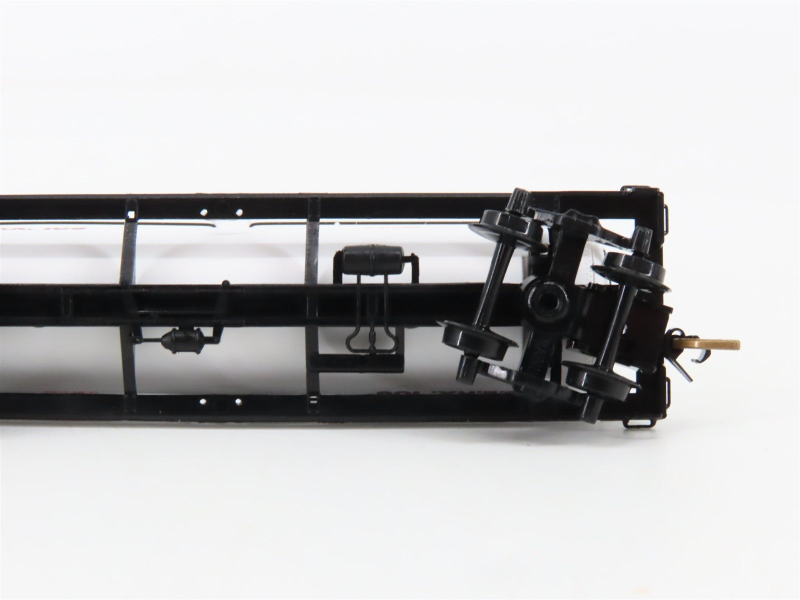 N Scale Micro-Trains MTL 65420 Belcher Oil Co. 39' Single Dome Tank Car RTR