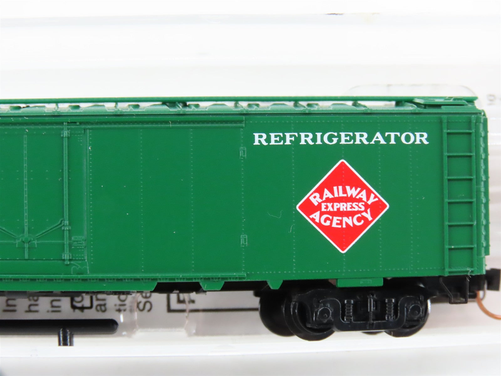 N Scale Micro-Trains MTL 52010 REX Railway Express Agency 52' Reefer 7870 RTR