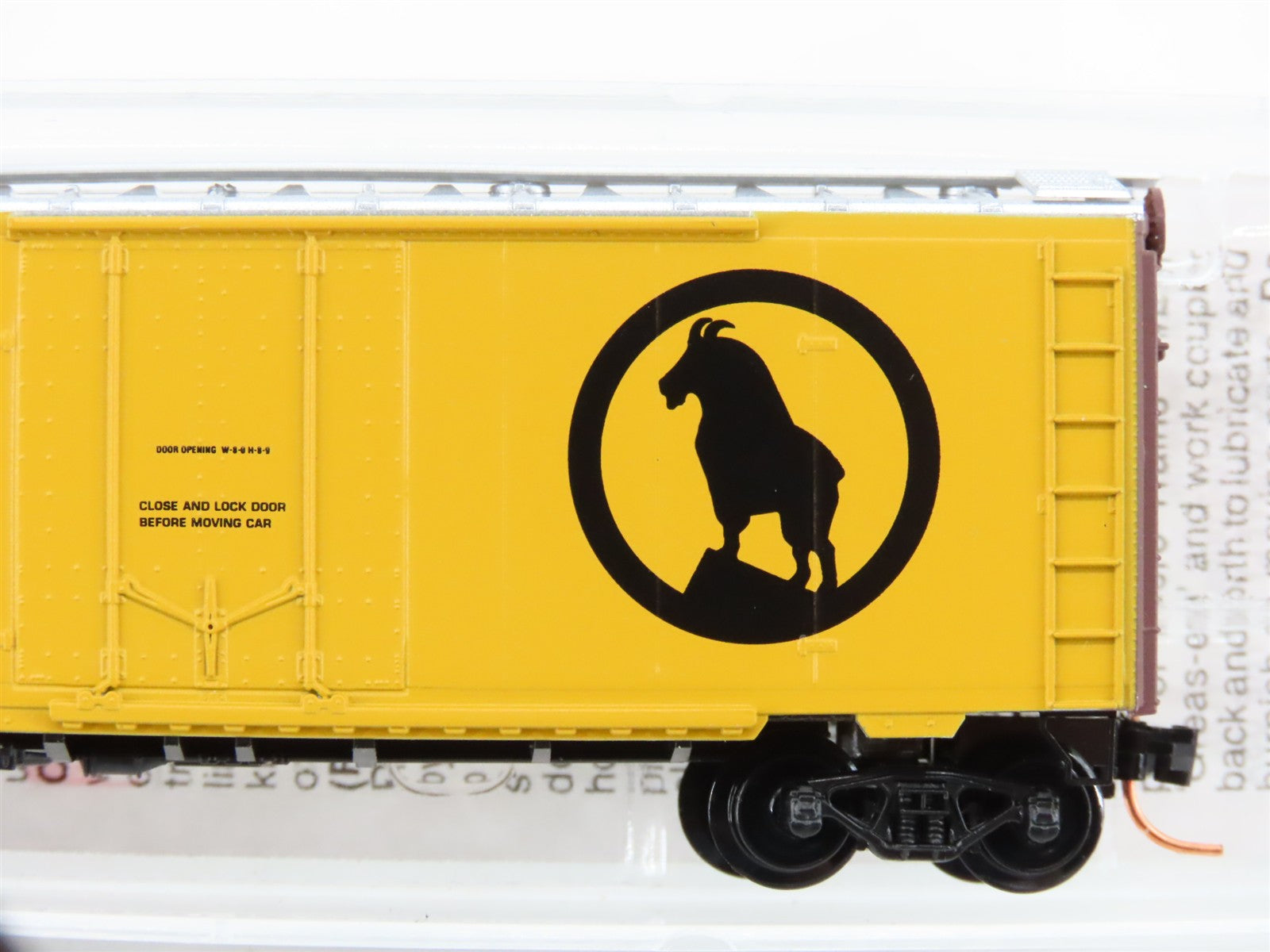 N Scale Micro-Trains MTL 21460 Western Fruit Express 40' Plug Door Box Car RTR