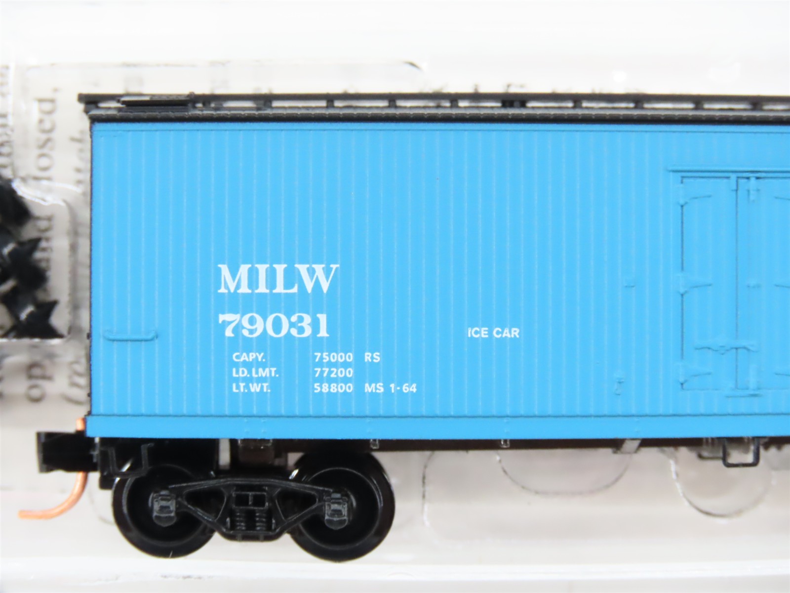 N Scale Micro-Trains MTL 47360 MILW Milwaukee Road 40' Reefer 79031 RTR