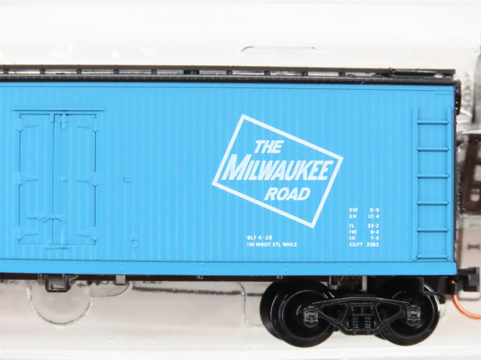 N Scale Micro-Trains MTL 47360 MILW Milwaukee Road 40' Reefer 79031 RTR