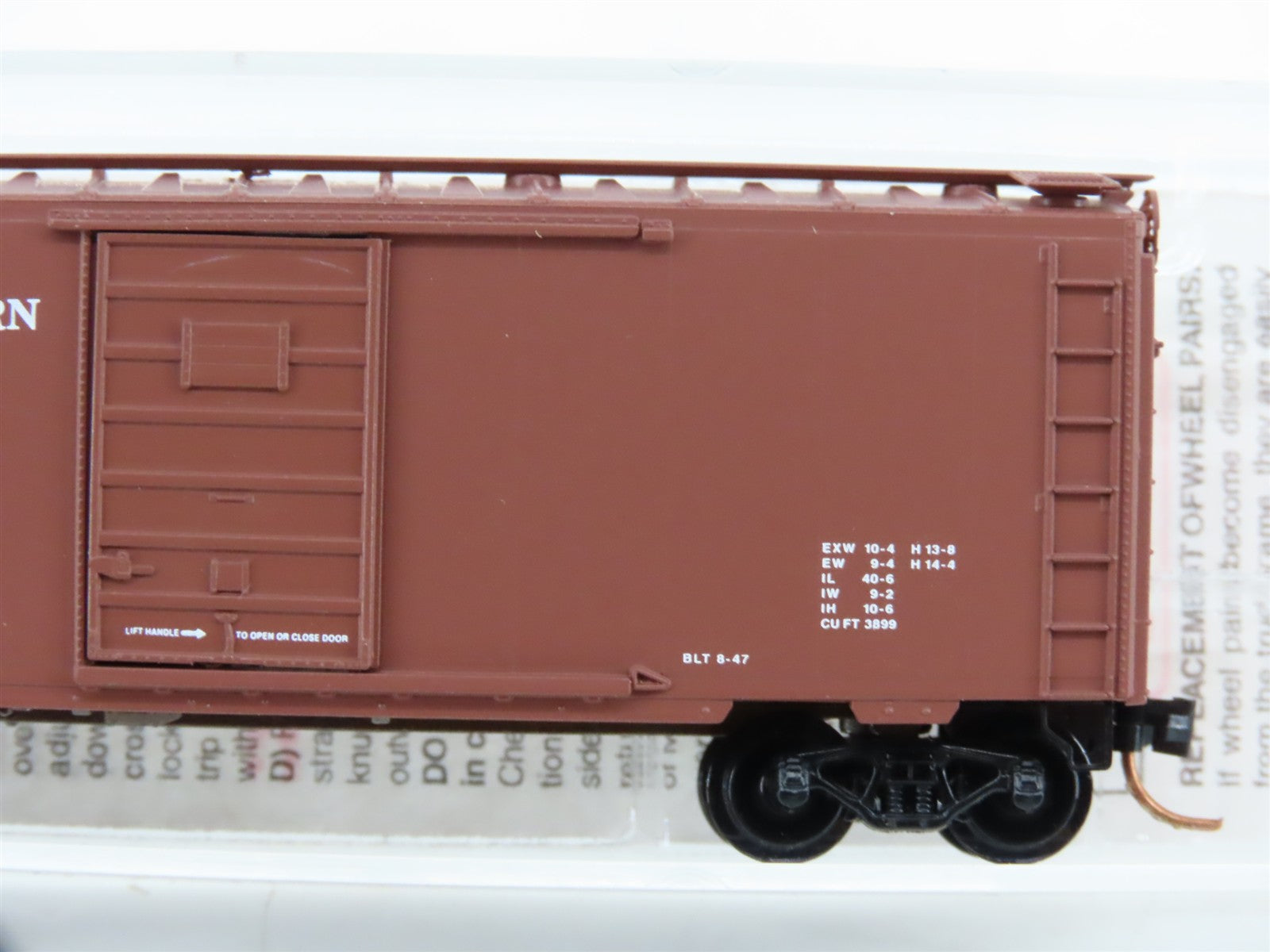 N Scale Micro-Trains MTL 20466 CGW Chicago Great Western 40' Box Car 93365 RTR