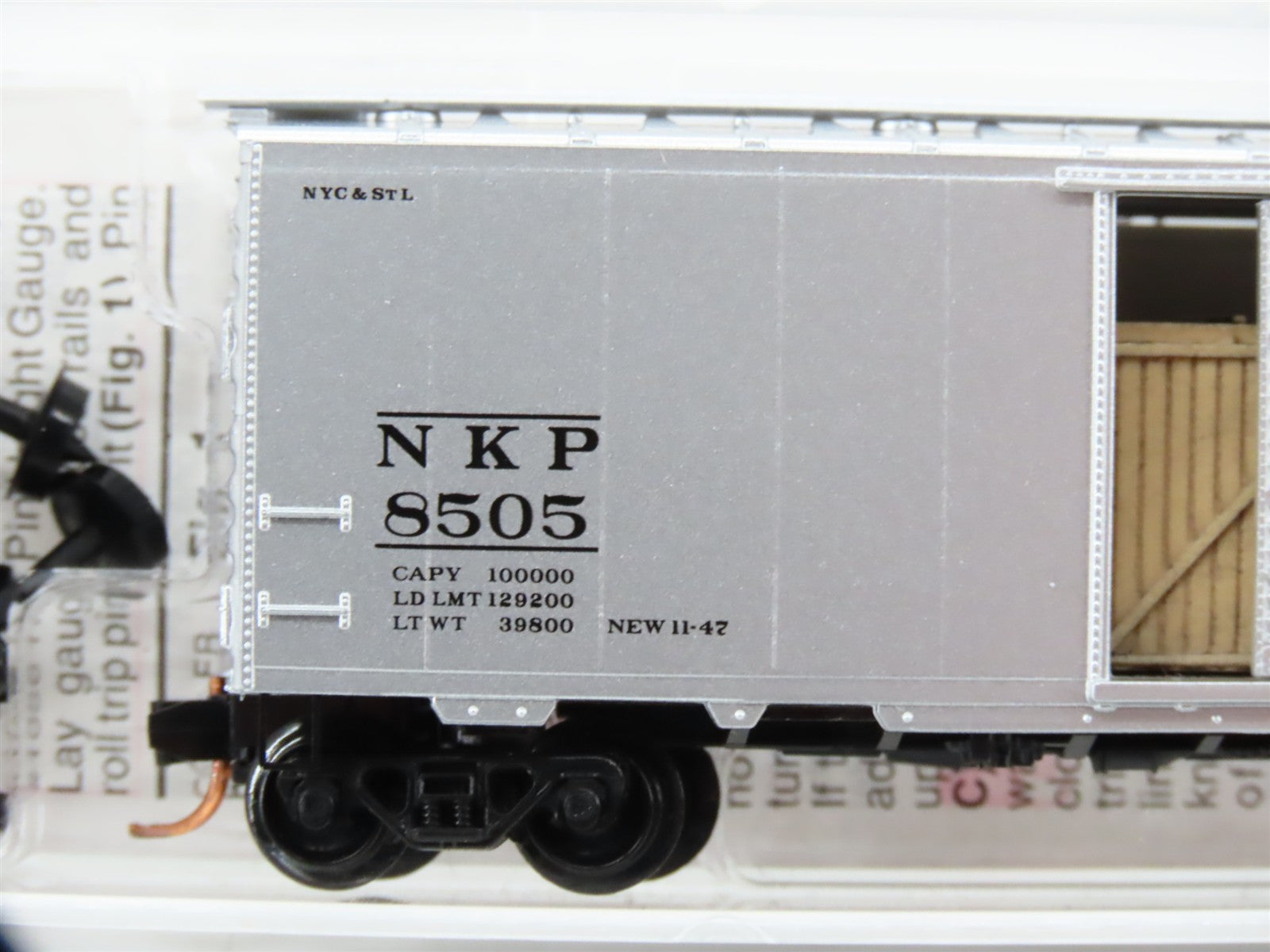 N Scale Micro-Trains MTL 02000006 NKP Nickel Plate Road 40' Box Car 8505 RTR