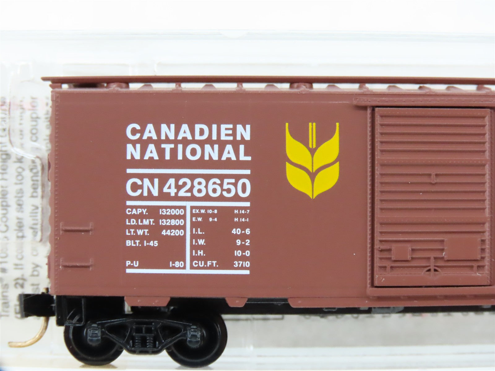 N Scale Micro-Trains MTL 20550 CN Canadian National 40' Box Car 428650 RTR