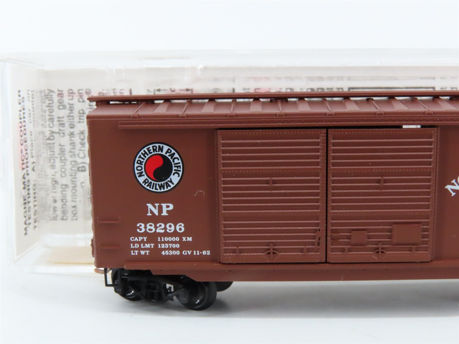 N Scale Micro-Trains MTL 23250 Northern Pacific 40' Double Door Box Car RTR