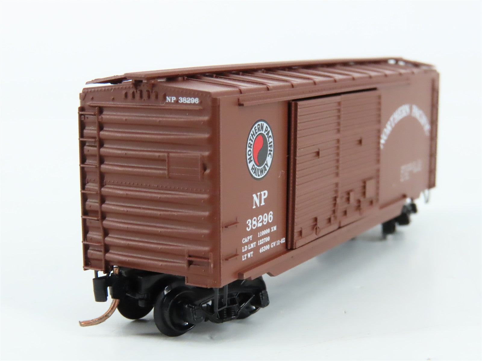 N Scale Micro-Trains MTL 23250 Northern Pacific 40' Double Door Box Car RTR