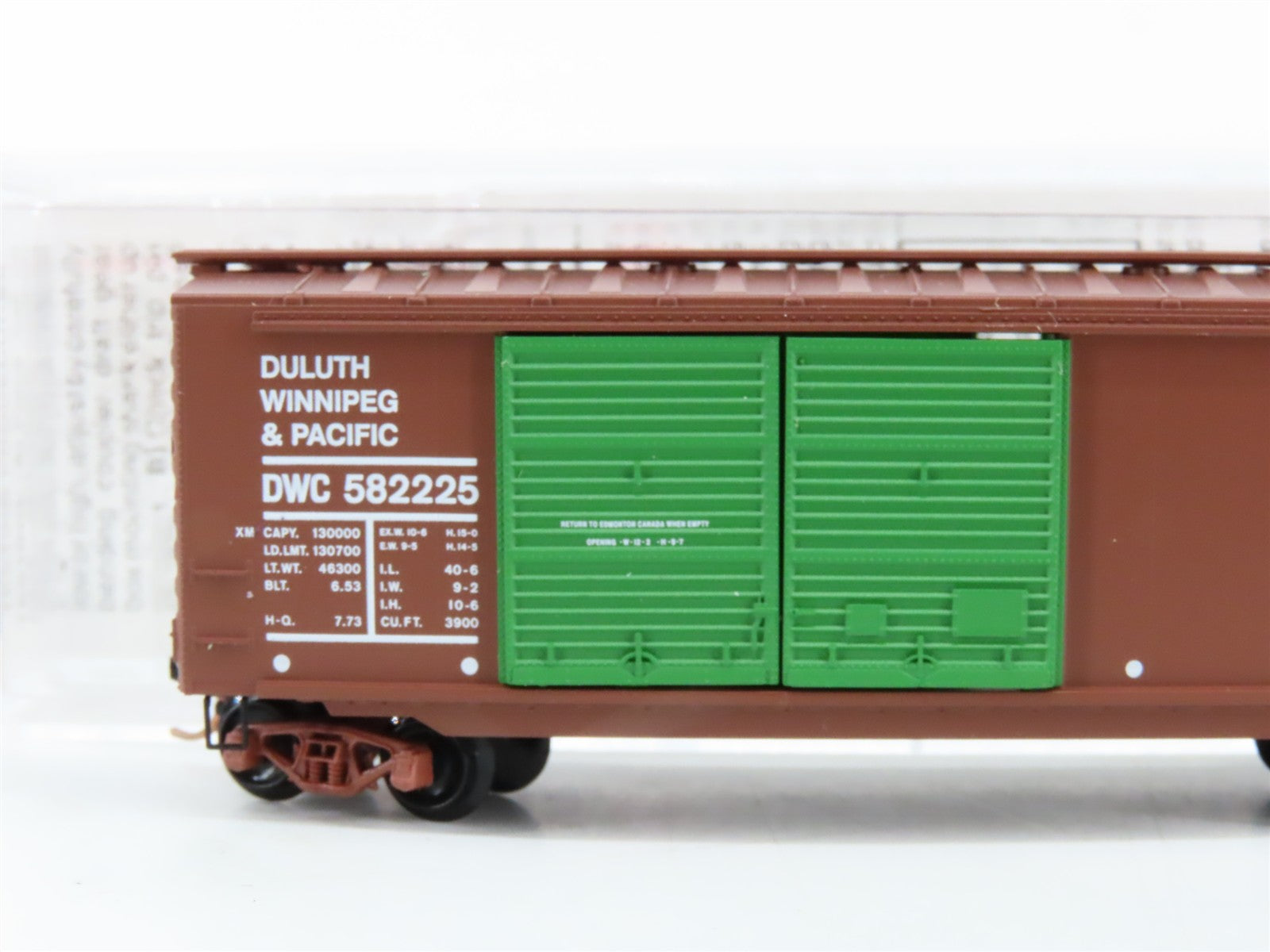 N Scale Micro-Trains MTL 23260 Duluth, Winnipeg & Pacific 40' Box Car RTR