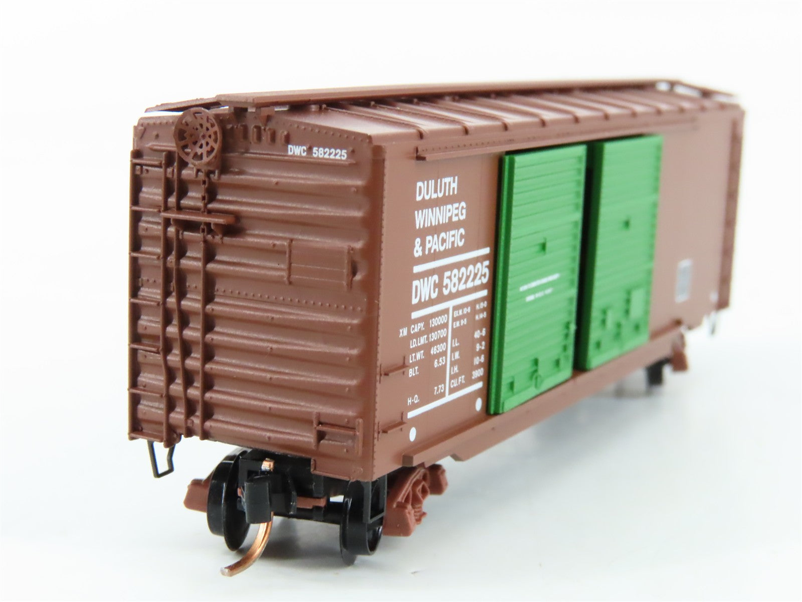 N Scale Micro-Trains MTL 23260 Duluth, Winnipeg & Pacific 40' Box Car RTR