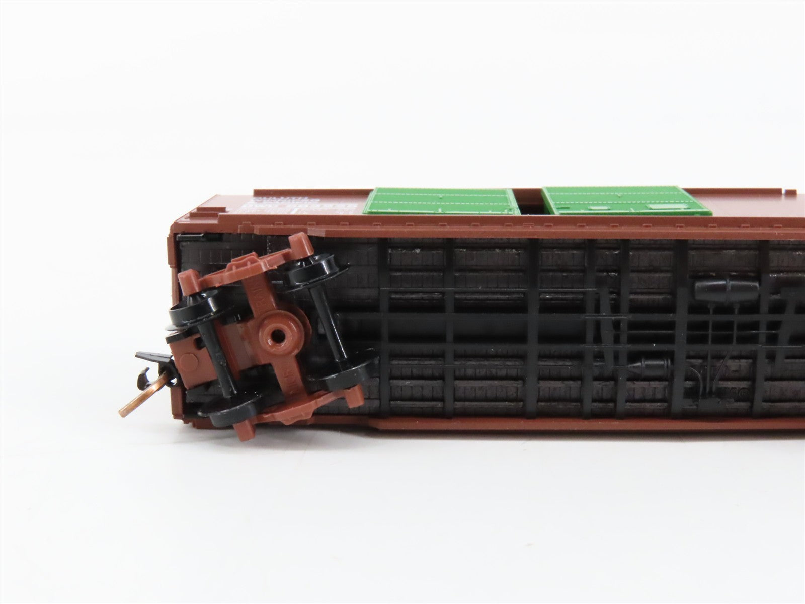 N Scale Micro-Trains MTL 23260 Duluth, Winnipeg & Pacific 40' Box Car RTR