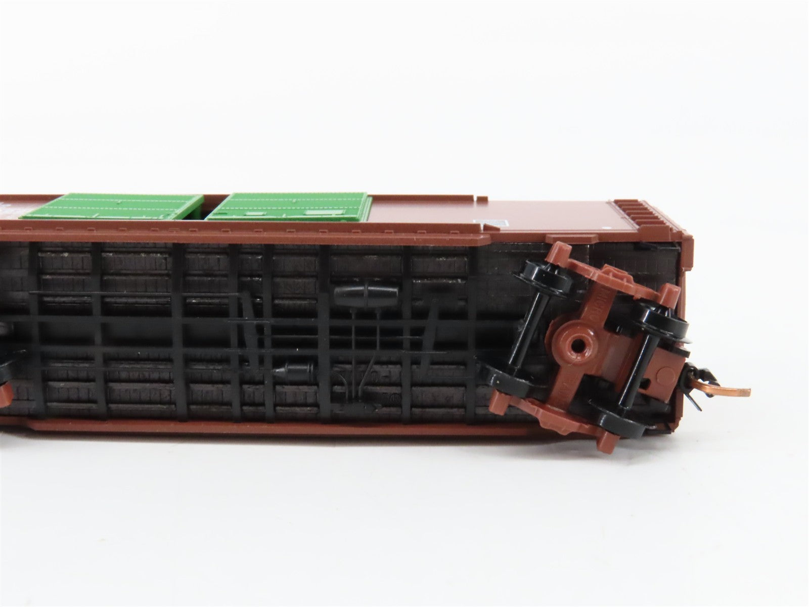 N Scale Micro-Trains MTL 23260 Duluth, Winnipeg & Pacific 40' Box Car RTR