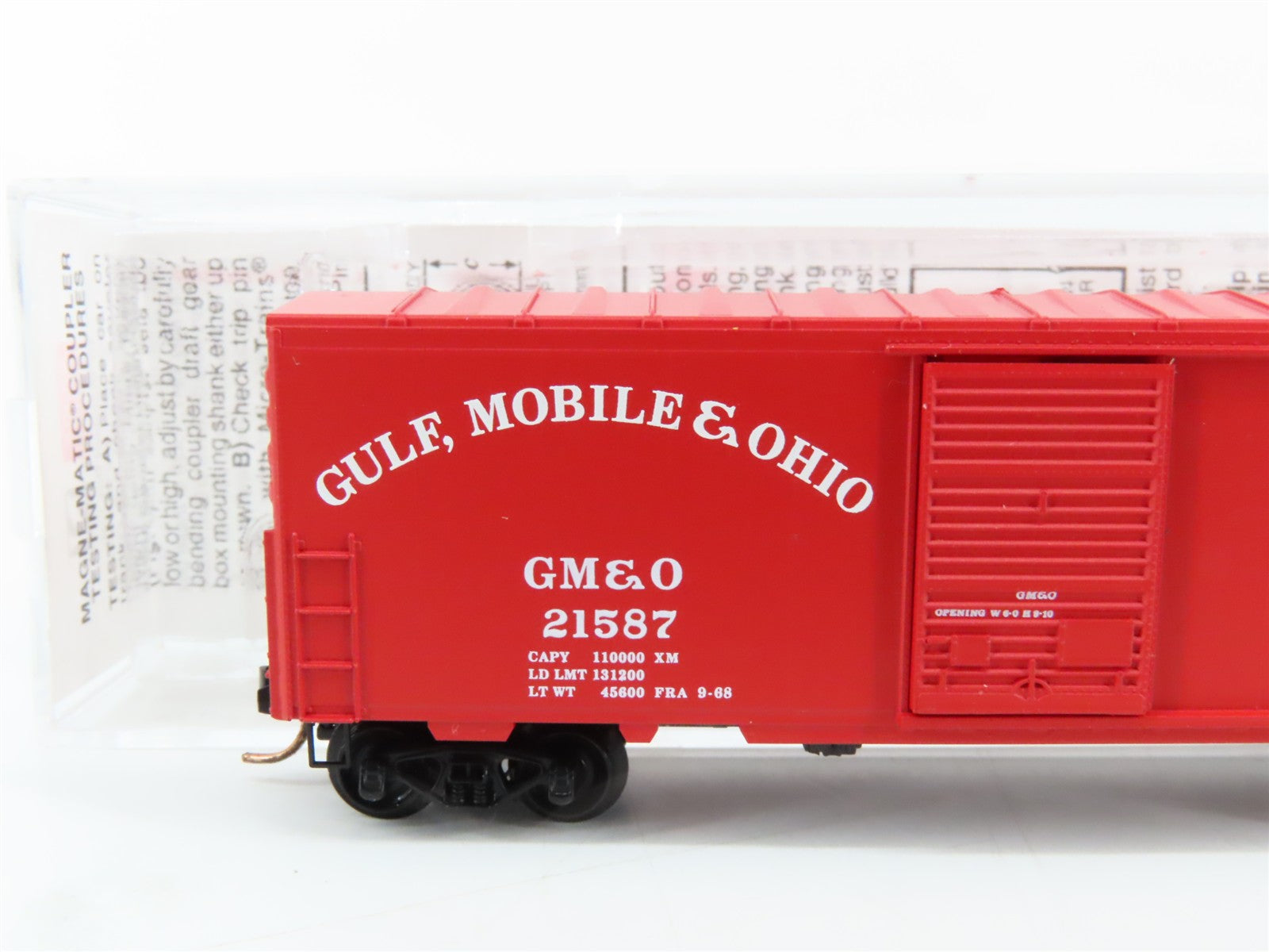 N Scale Micro-Trains MTL 24240 GM&O Gulf, Mobile & Ohio 40' Box Car 21587 RTR