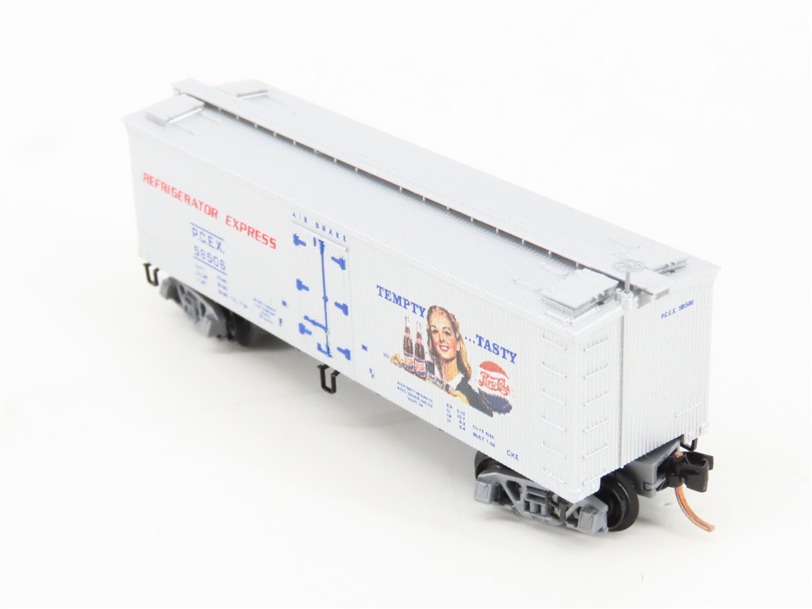 N Scale Micro-Trains MTL 58560 Pepsi Cola 36' Wood Sheathed Ice Reefer RTR