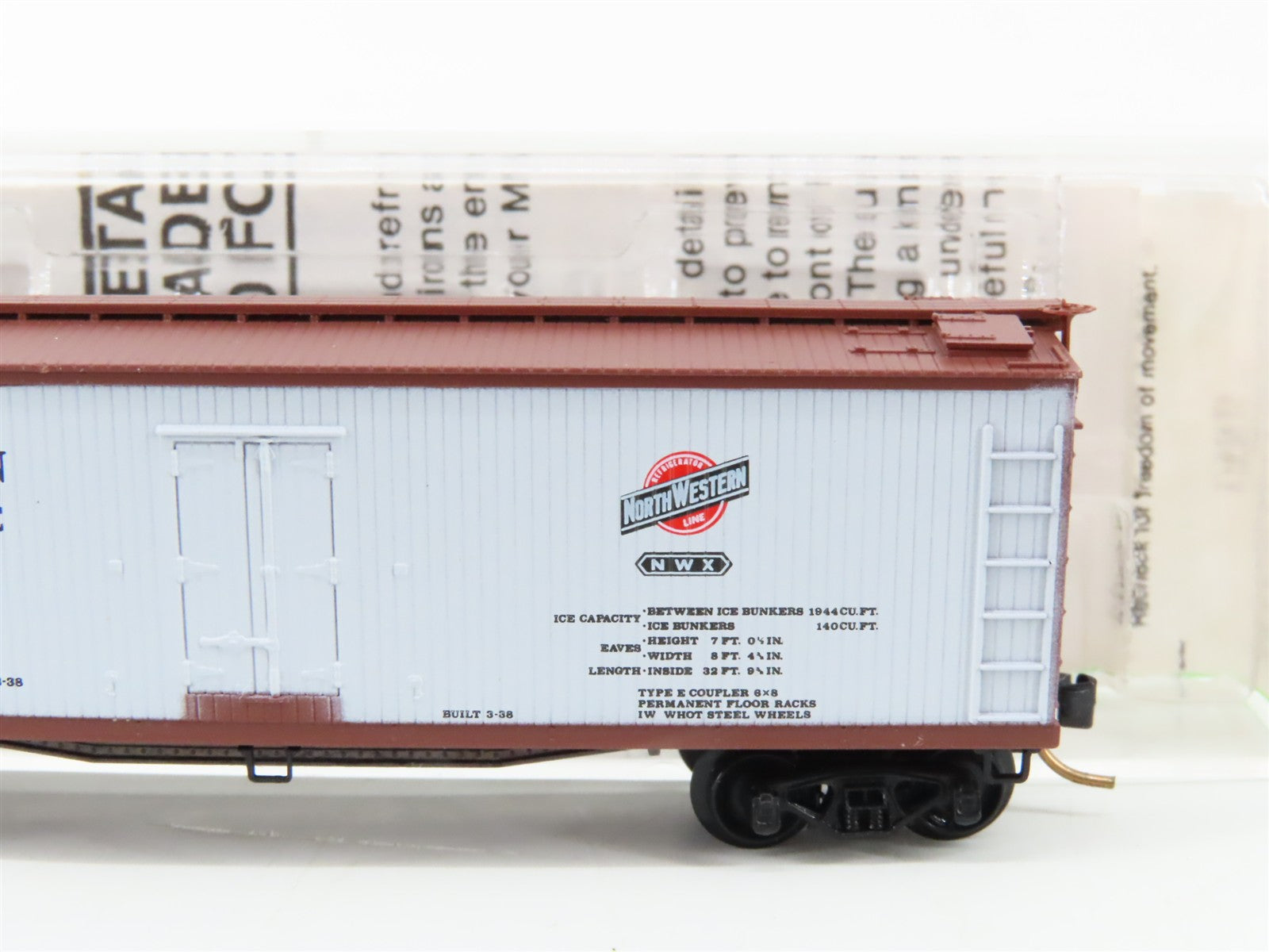 N Scale Micro-Trains MTL 49170 North Western Refrigerator Line 40' Reefer RTR